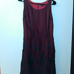 Chic Sleeveless Burgundy and Black Dress